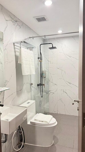 Bathroom - D'primahotel ITC Mangga Dua (Jakarta)