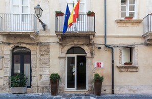 Exterior detail - Mastrarua Hotel (Syracuse)