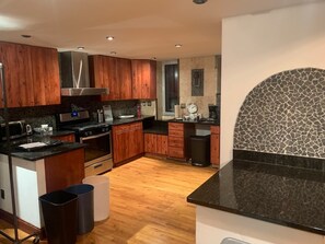Fridge, microwave, oven, stovetop - Opera Loft | Large full floor loft on Fifth Avenue (New York)