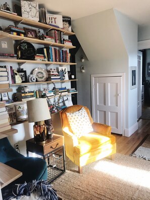 Interior - Design Inspired 2BD Apt | Heart of Uptown | Fenced Backyard | Off-Street Parking (Minneapolis)