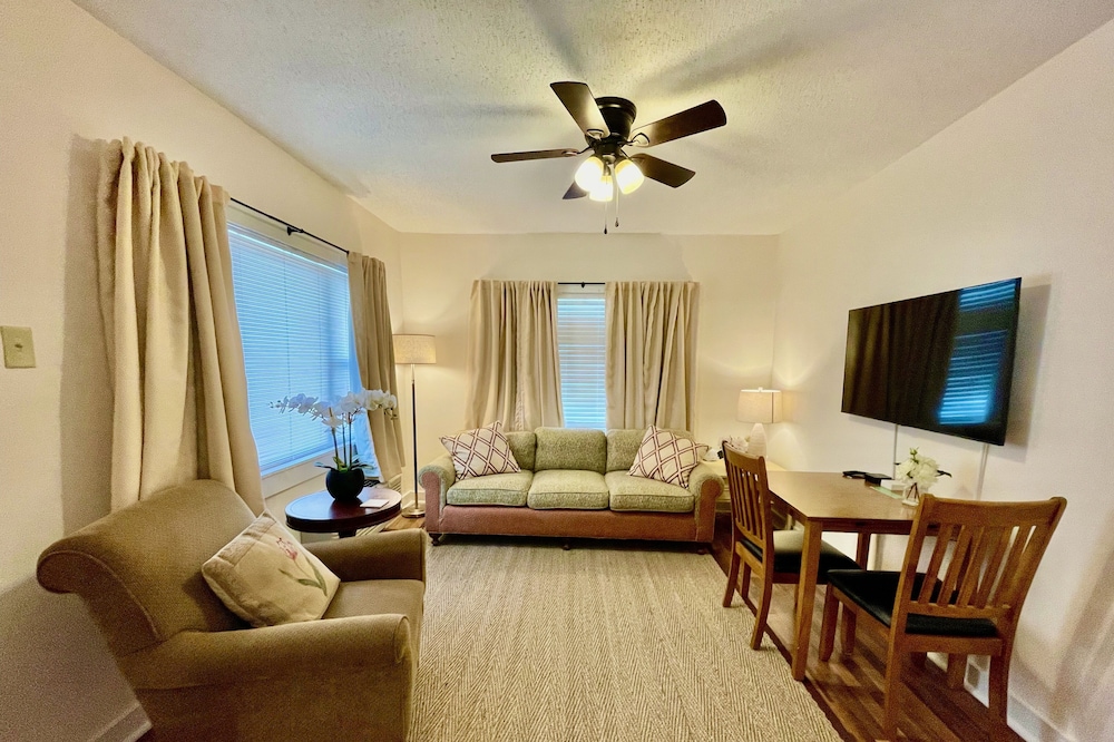 Comfortable & Clean 2-Bedroom Apartment in Midtown