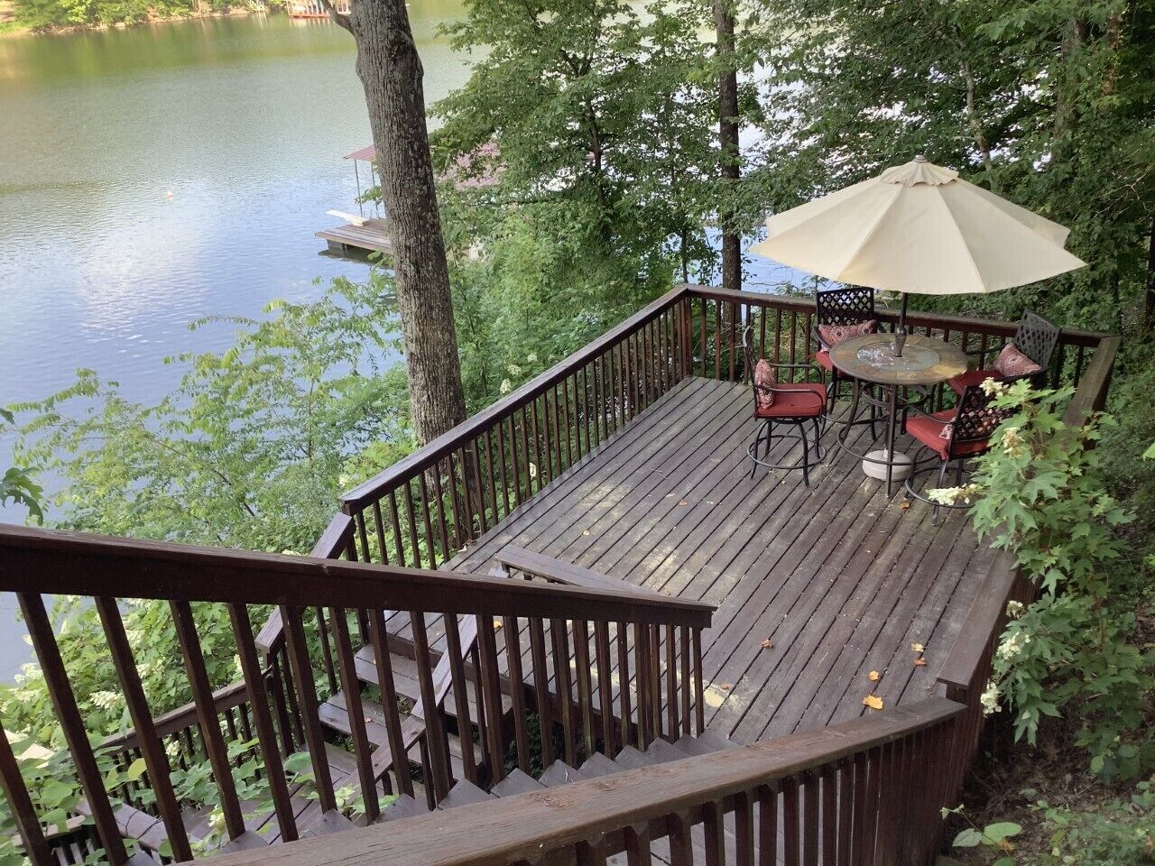 屋外ダイニングエリア