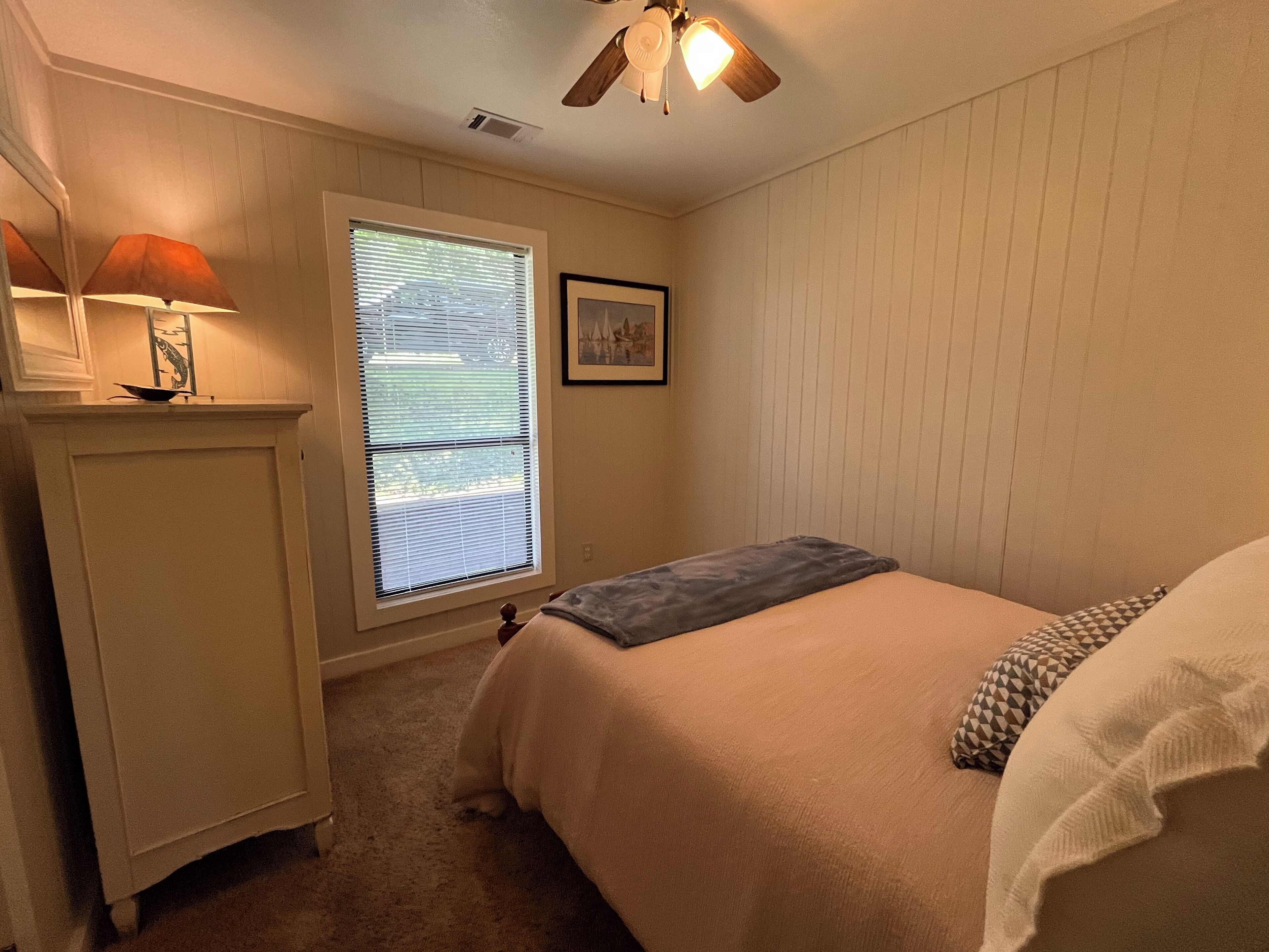 3 室のベッドルーム、旅行用ベビーベッド、WiFi、ベッドシーツ