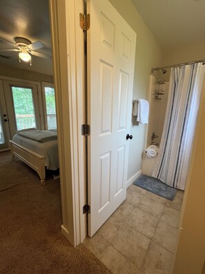 3 bedrooms, travel cot, WiFi, bed sheets