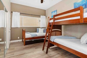 3 bedrooms, desk, iron/ironing board, free WiFi