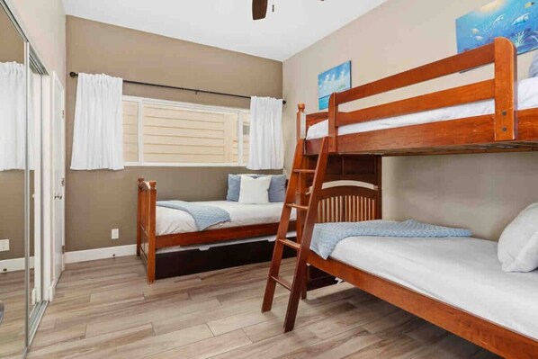 3 bedrooms, desk, iron/ironing board, free WiFi