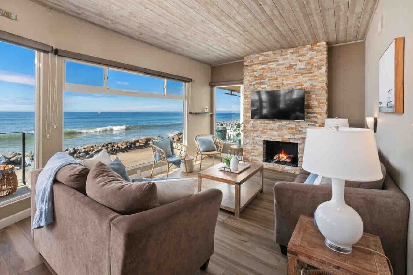 Smart TV, fireplace