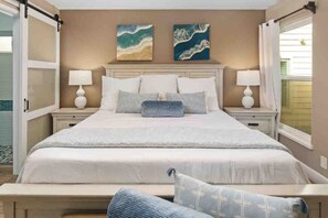 3 bedrooms, desk, iron/ironing board, free WiFi - Guest Favorite! Fire Ring on Sand Walk to Village (Oceanside)