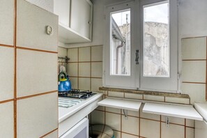 Microwave, oven, stovetop, coffee/tea maker - Main lotft Capocci   Rione Monti (ROMA)