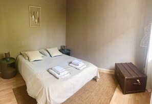 3 chambres, fer et planche à repasser, lit parapluie, Wi-Fi gratuit