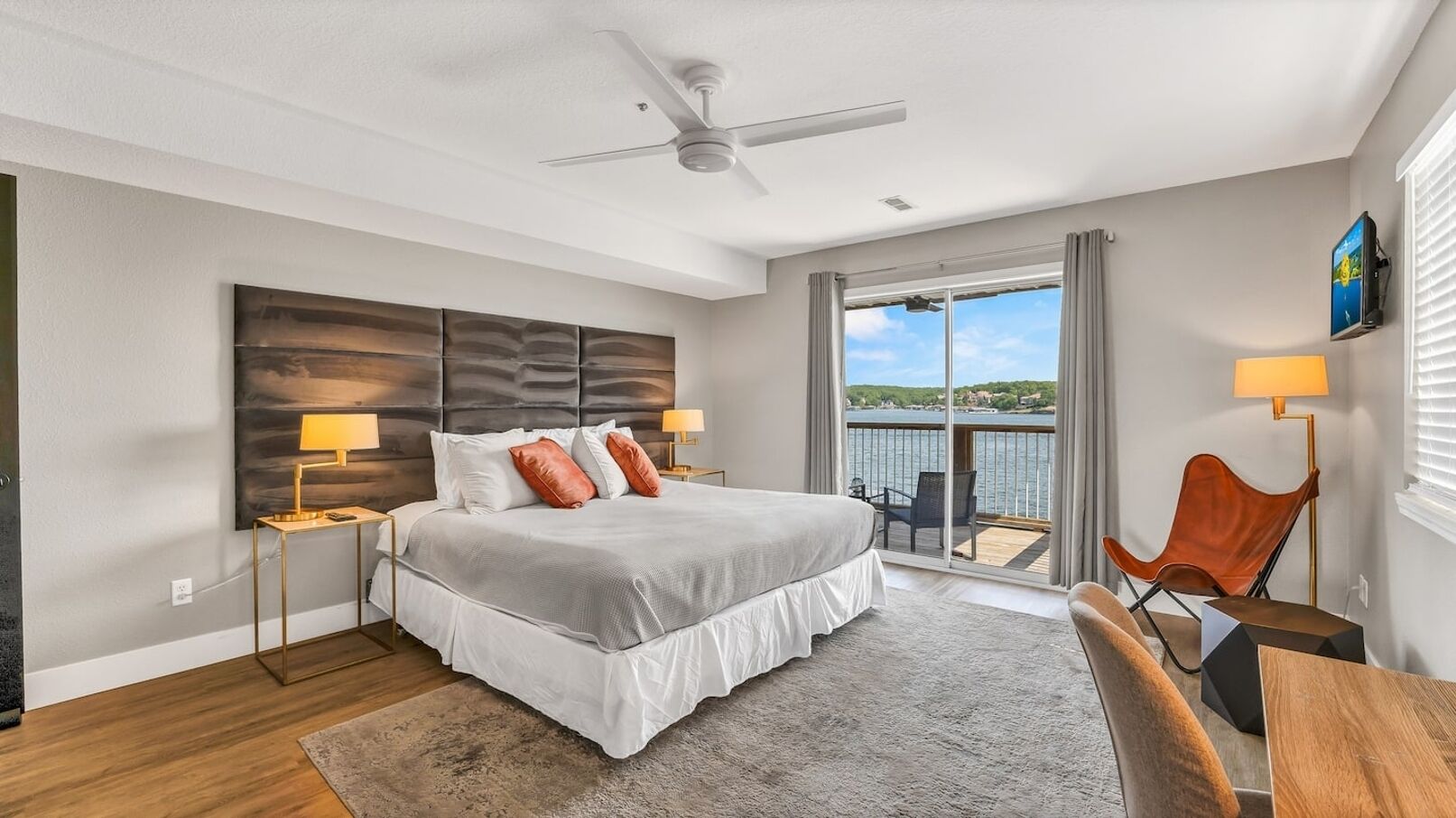 3 bedrooms, desk, iron/ironing board, travel cot