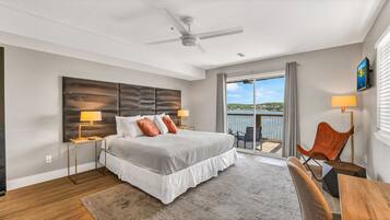 3 bedrooms, desk, iron/ironing board, travel cot