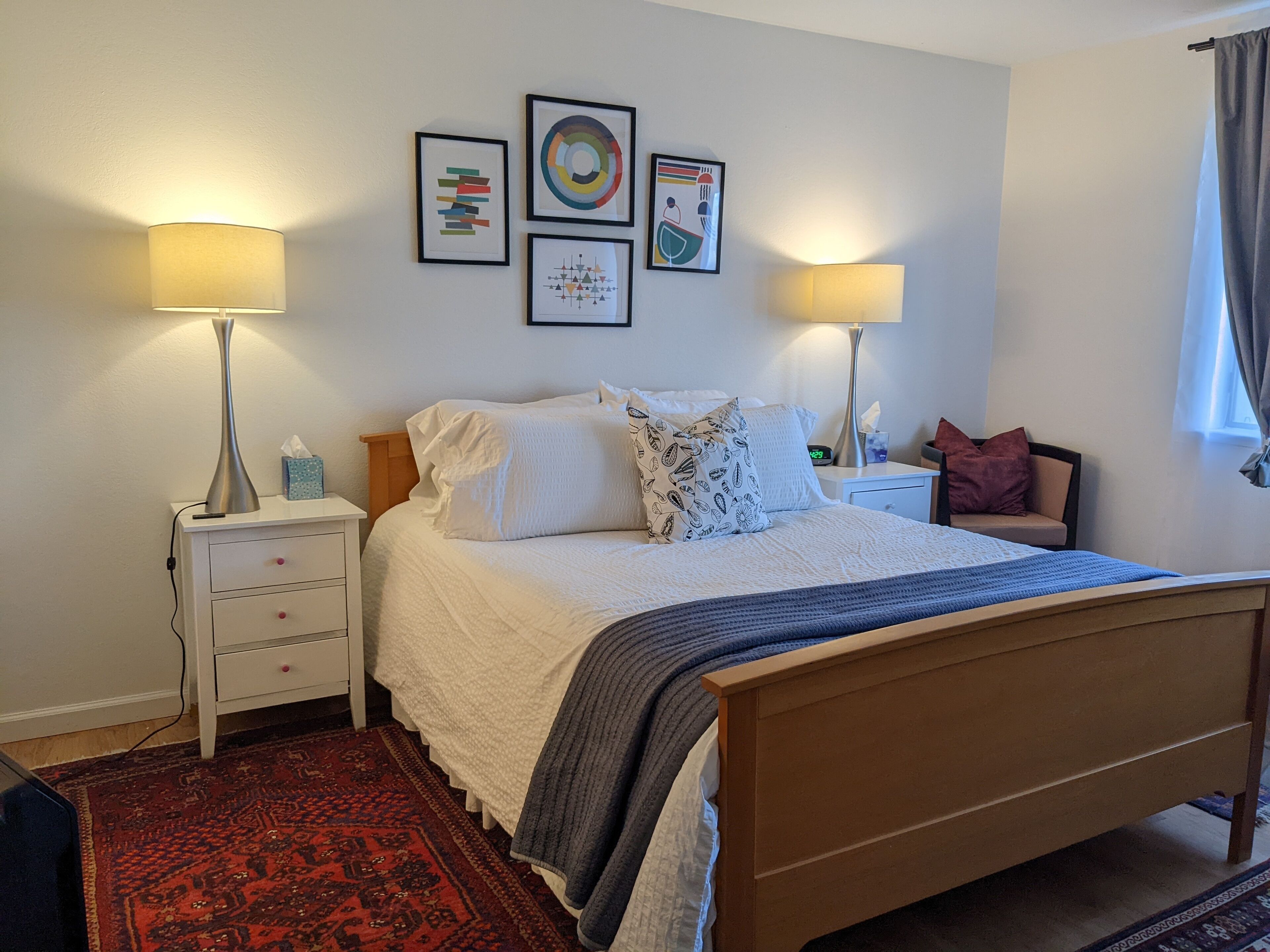 Easy access to Sonoma Town Square 4-5 blocks away.