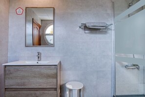 Bathroom - OYO One Paiporta (Paiporta)
