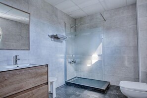 Bathroom - OYO One Paiporta (Paiporta)
