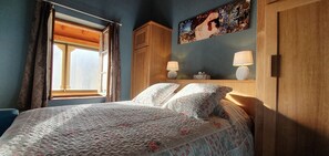 5 slaapkamers, een kluis op de kamer, een strijkplank/strijkijzer