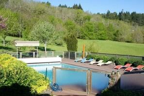 Piscina all'aperto, una piscina riscaldata