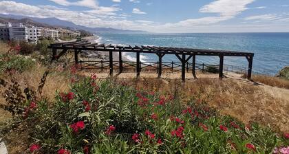 LUXURY APARTMENT DIRECTLY ON THE SEA WITH TERRACE AND POOL