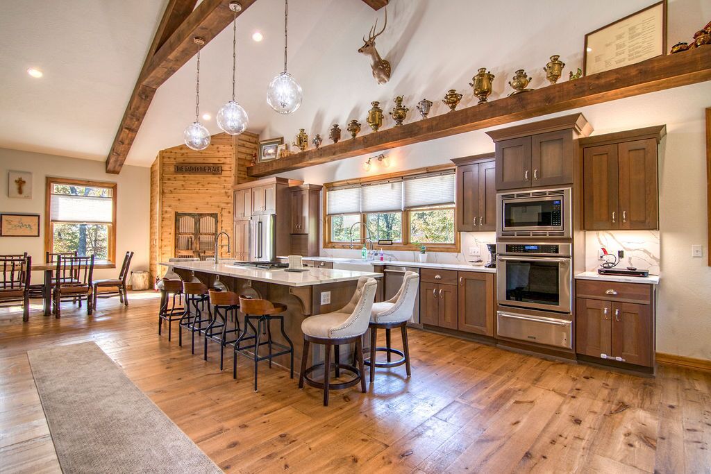 Vaulted Ceilings, Gourmet Kitchen Appliances, Hot Tub, Car Charger, Private, Comm Pool