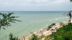 A coastal view with a beach and ocean. - Vista Michigana, Lake Michigan (Riverside)