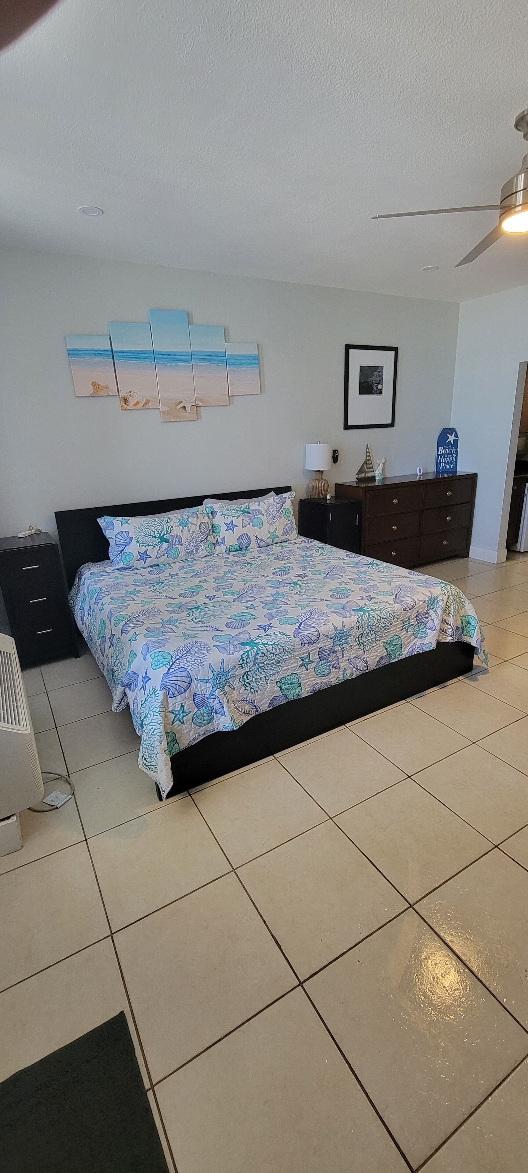 Dolphin, Studio 306, Beach steps away! Pool + WiFi