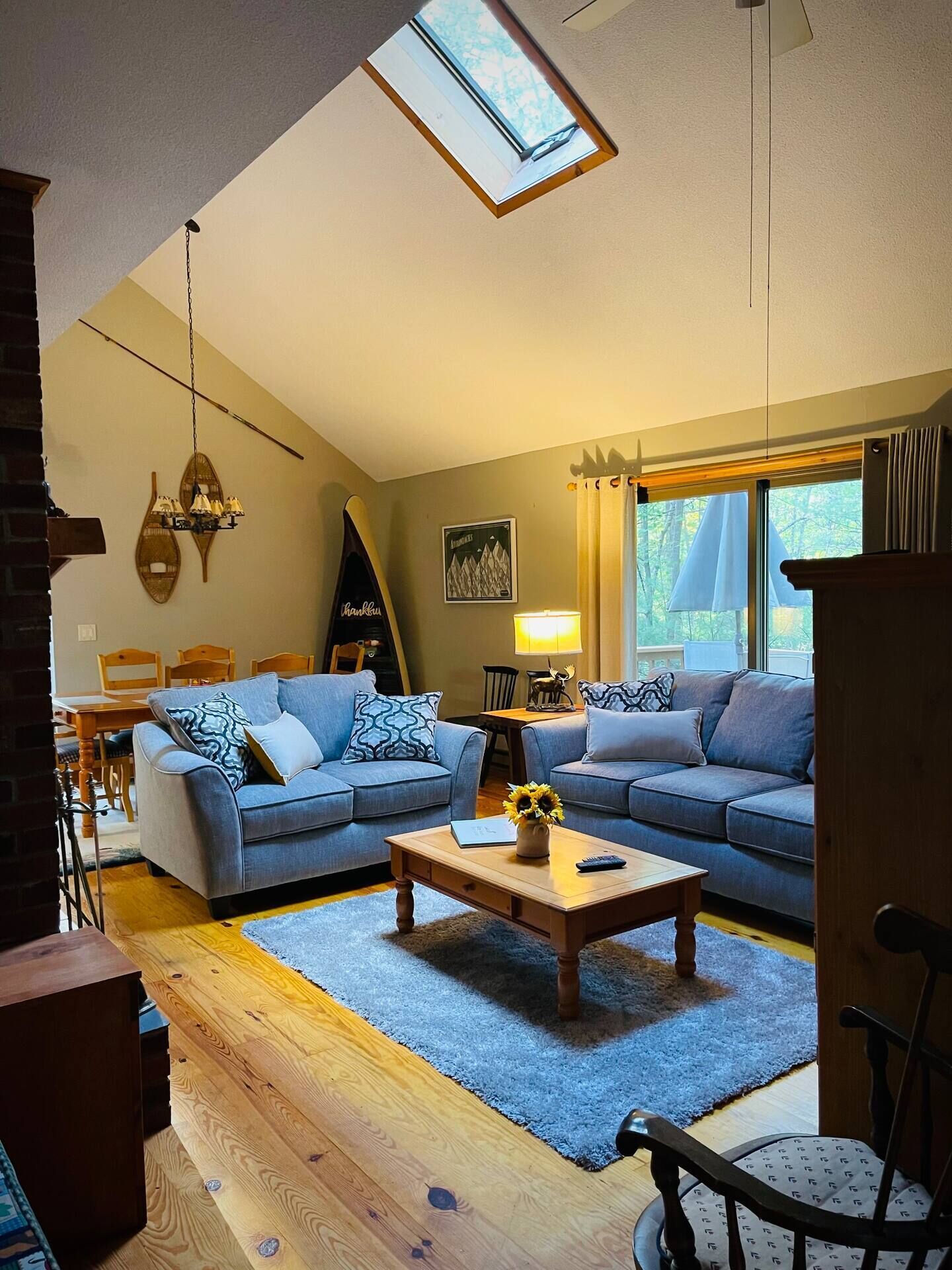 The Lazy Loon Ski House w. Fireplace & Outdoor Hot Tub. 15 mins to Gore Mountain