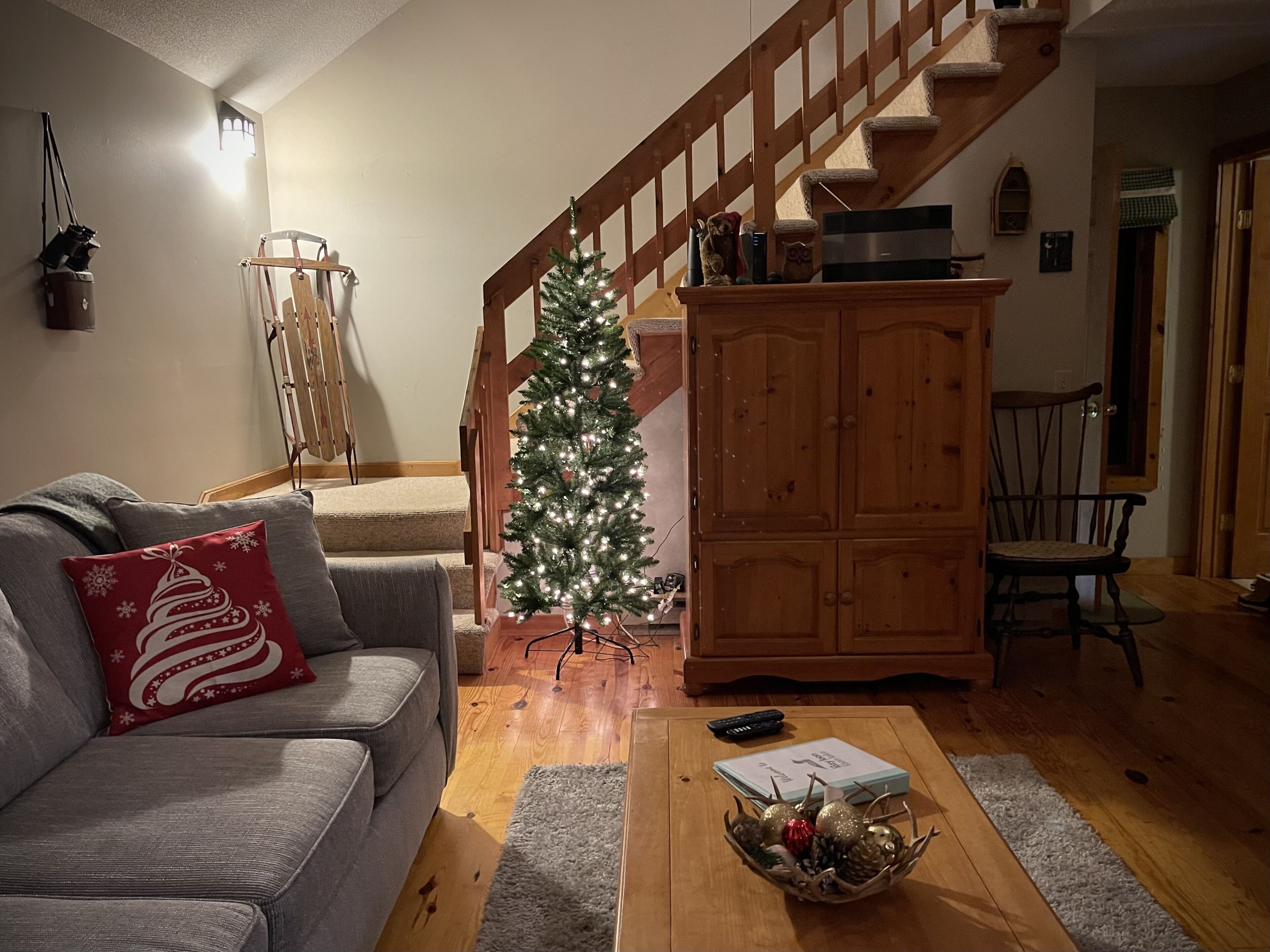 The Lazy Loon Ski House w. Fireplace & Outdoor Hot Tub. 15 mins to Gore Mountain