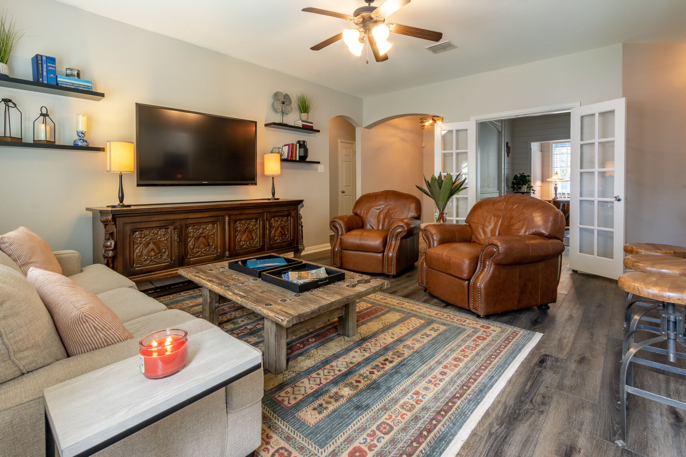 Beautiful Blue Craftsman style 3 bedroom 2 bath home near Historic District