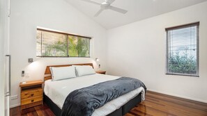 4 bedrooms, WiFi, bed sheets