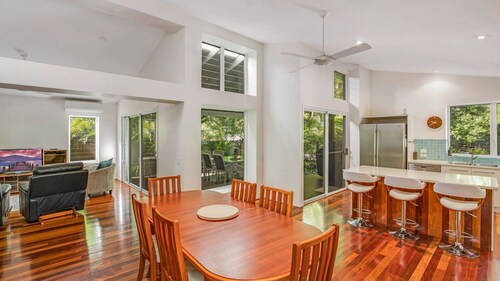 2 Naiad Court - Rainbow Shores