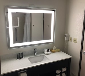 Room - Comfort Inn & Suites Liverpool - Syracuse (Liverpool)