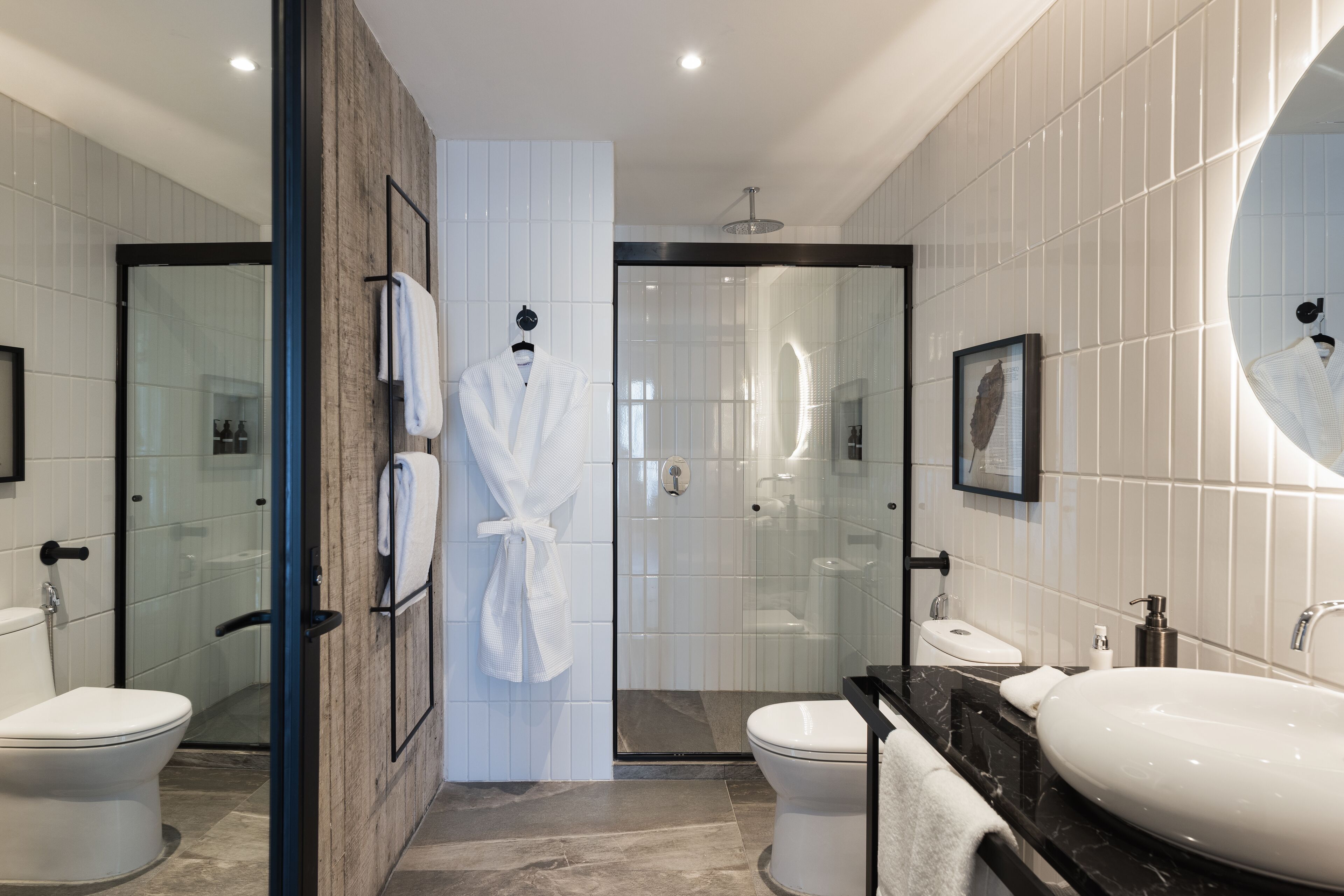 estandar lafayette | bathroom | shower, rainfall showerhead, hair dryer, bidet