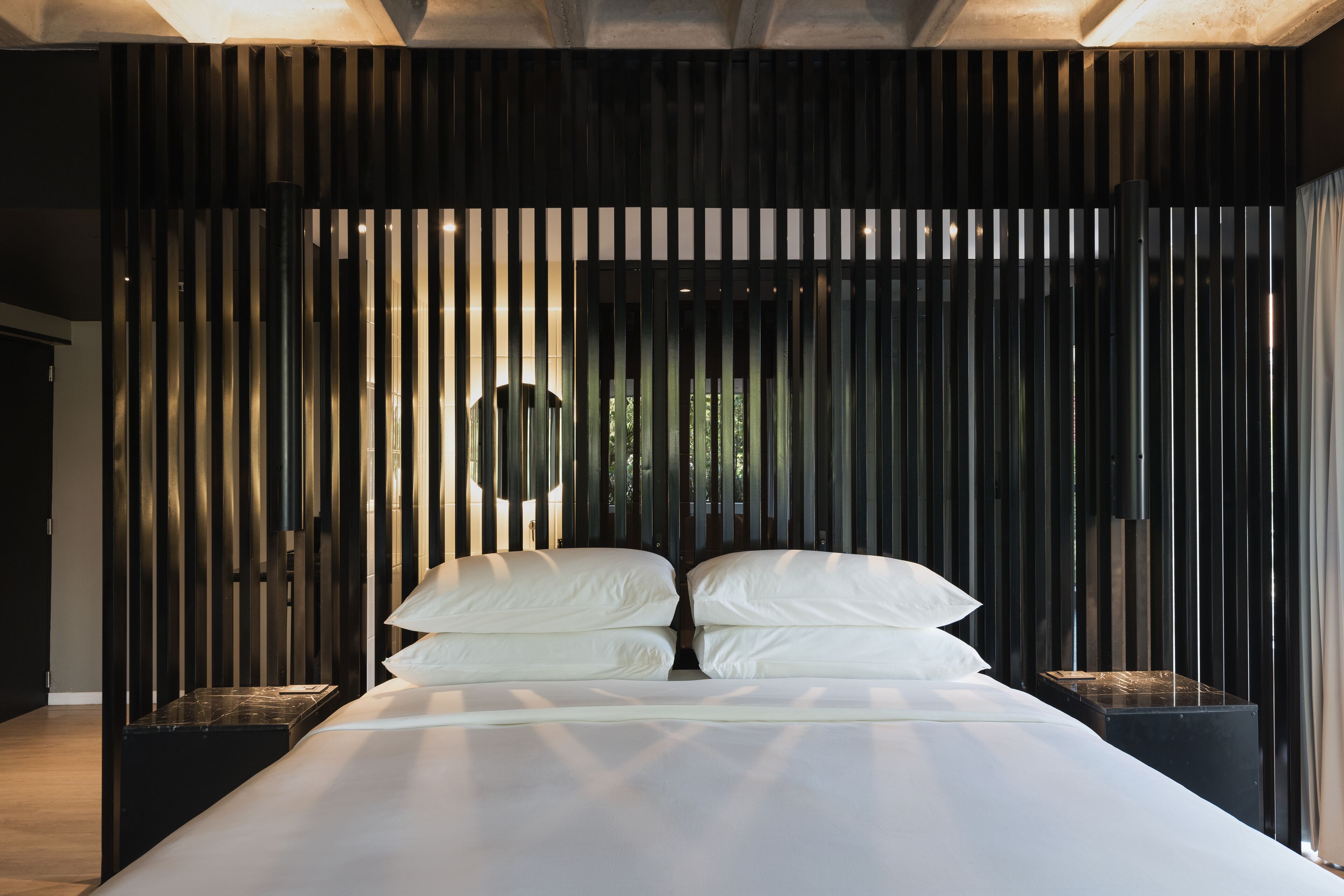 suite americana | minibar, in-room safe, desk, laptop workspace