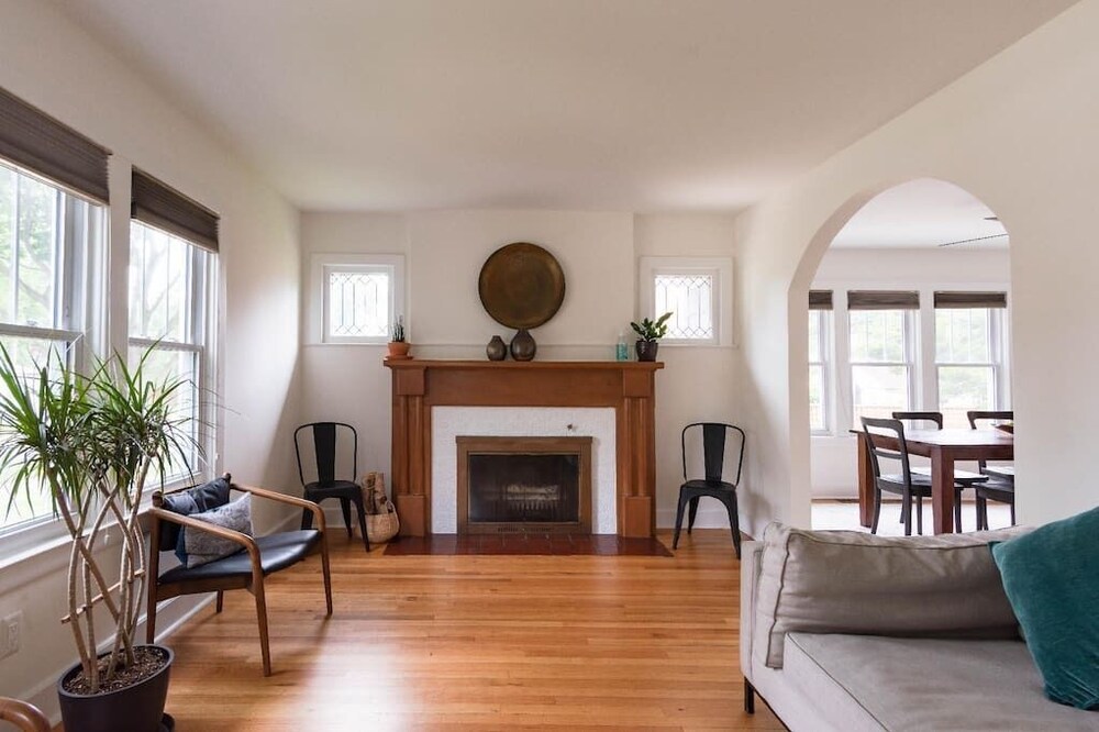 Gains House - Central Location - Best Neighborhood - Modern Farmhouse