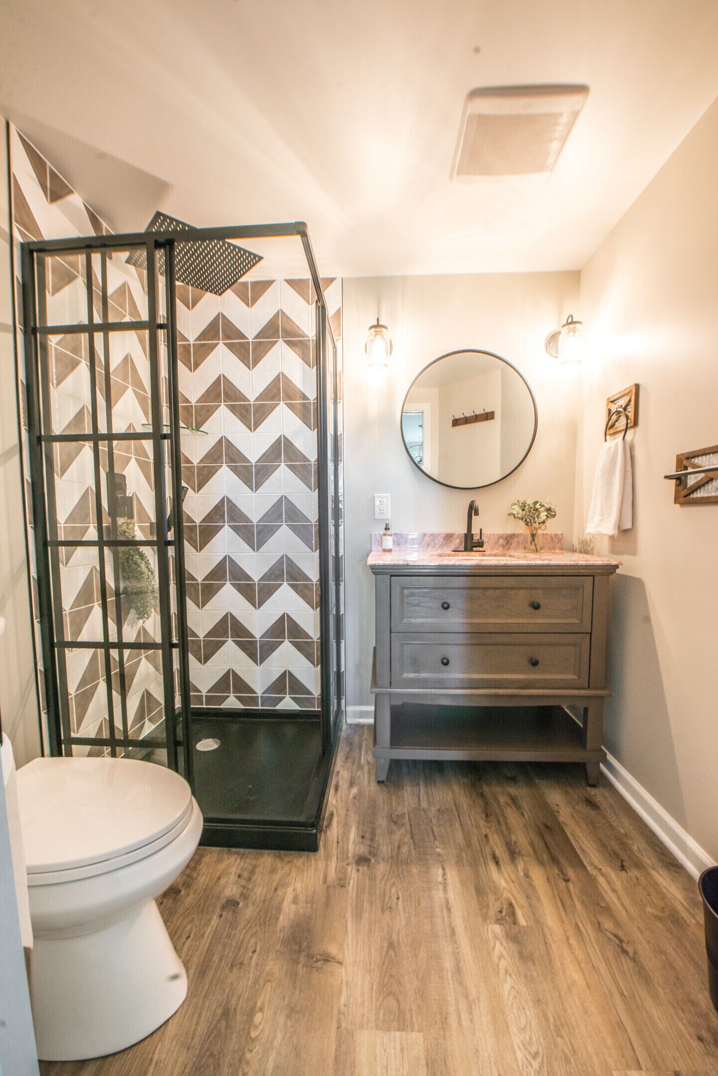 KING Master En-Suite- BRAND NEW Home- Buffalo's Best Kept Secret!