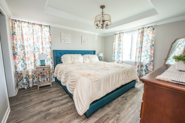 3 bedrooms, desk, iron/ironing board, free WiFi