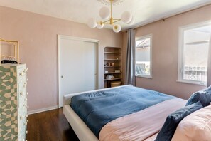 2 bedrooms, iron/ironing board, WiFi, bed sheets