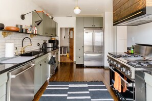 Fridge, microwave, oven, stovetop - Stylish 2BR Spanish House w/ Gated Parking (Glendale)