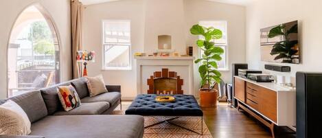 Tv, en stereo och kontor