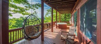 The Skybox - Voted #1 Cabin in Asheville