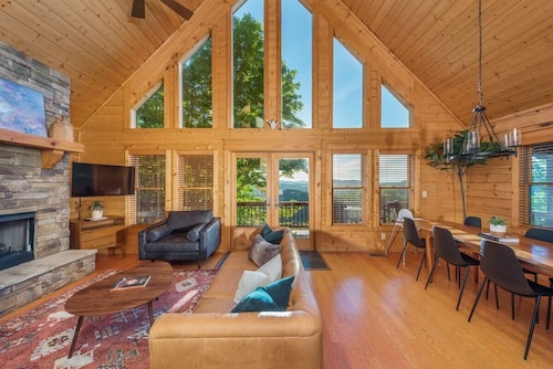 The Skybox - Voted #1 Cabin in Asheville