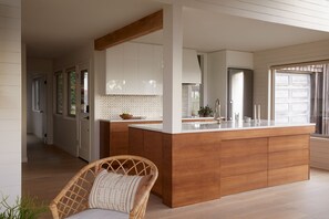 Interior - Suil Na Mara - Modern Home with Mountain and Ocean Views (Tillamook County)