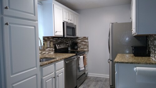 Spacious 4-Bedroom Townhouse – Perfect Fall Getaway in Silver Spring
34/50