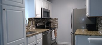 Spacious 4-Bedroom Townhouse – Perfect Fall Getaway in Silver Spring
34/50