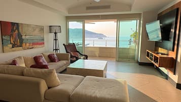 Smart TV, DVD player, stereo