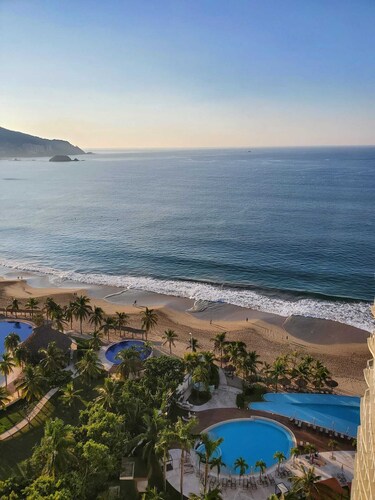 The Great Escape - Ixtapa - Penthouse Suite - with Private on Deck Pool