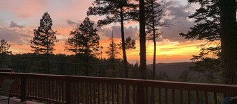 Black Bear Cabin - Amazing Sunset Views