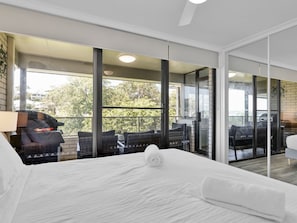 2 soverom, skrivebord, strykejern/-brett og wi-fi (inkludert)