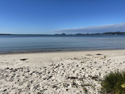 2 Bedrooms w/ Pool+Beach within metres of your door