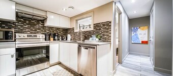 ★NEW★Chic Suite★King Bed☀ Patio★Netflix★WiFi✔Clean